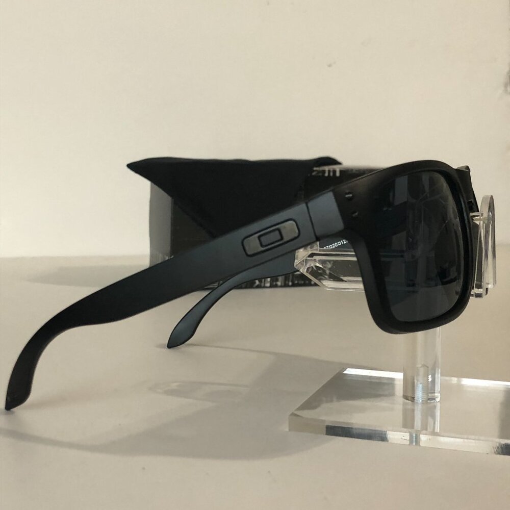OAKLEY HOLBROOK Black Matte Frame 9102 Black Lenses